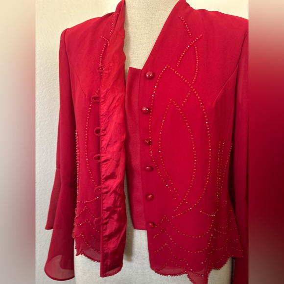 Chic Red Button-Up Blouse - Picture 12 of 13